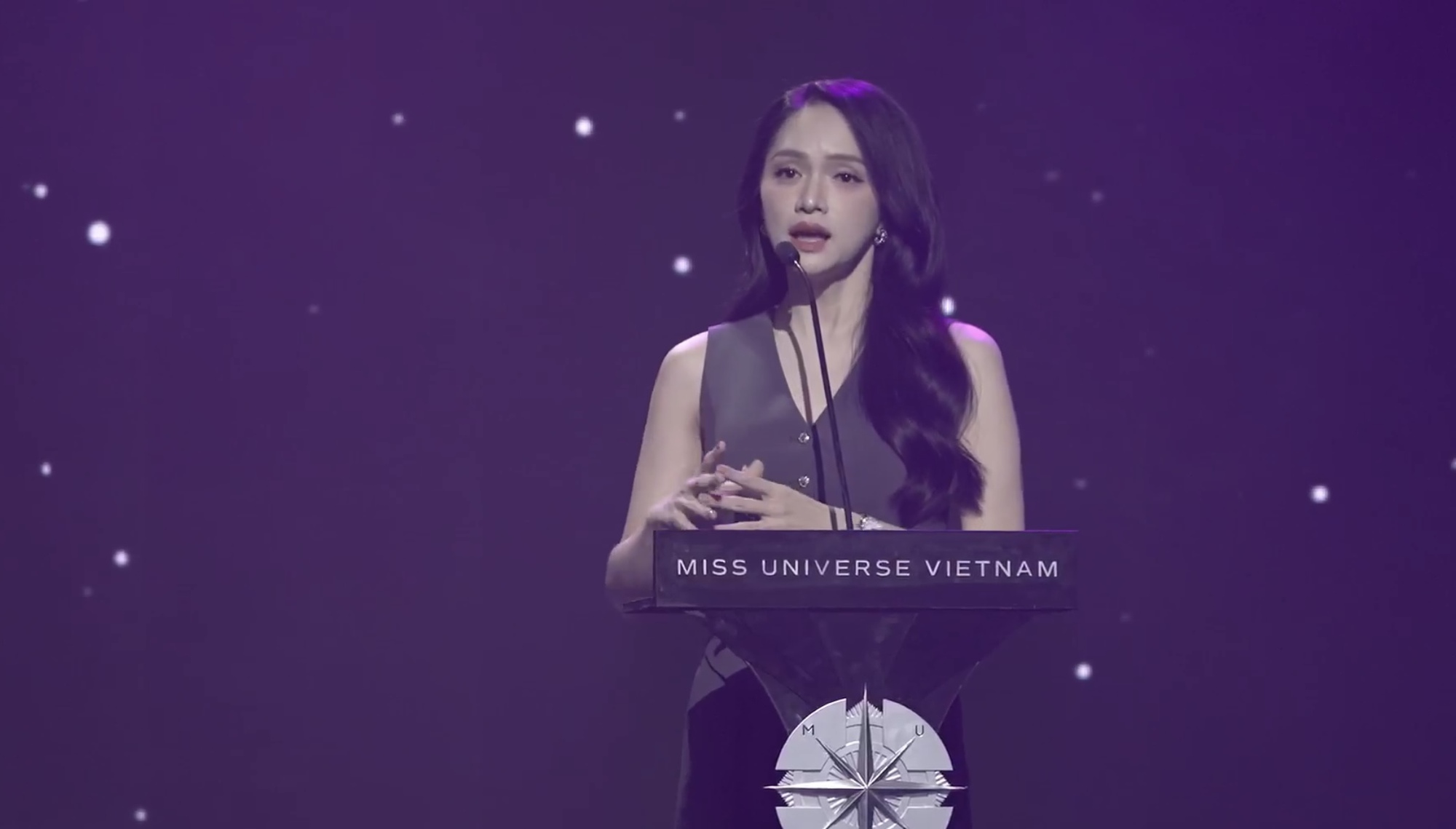 Hương Ly gặp kiếp nạn ở Miss Universe Vietnam: Bị từ MC đến trưởng BTC đọc sai tên, biểu cảm sau đó mới đáng bàn - Ảnh 8.
