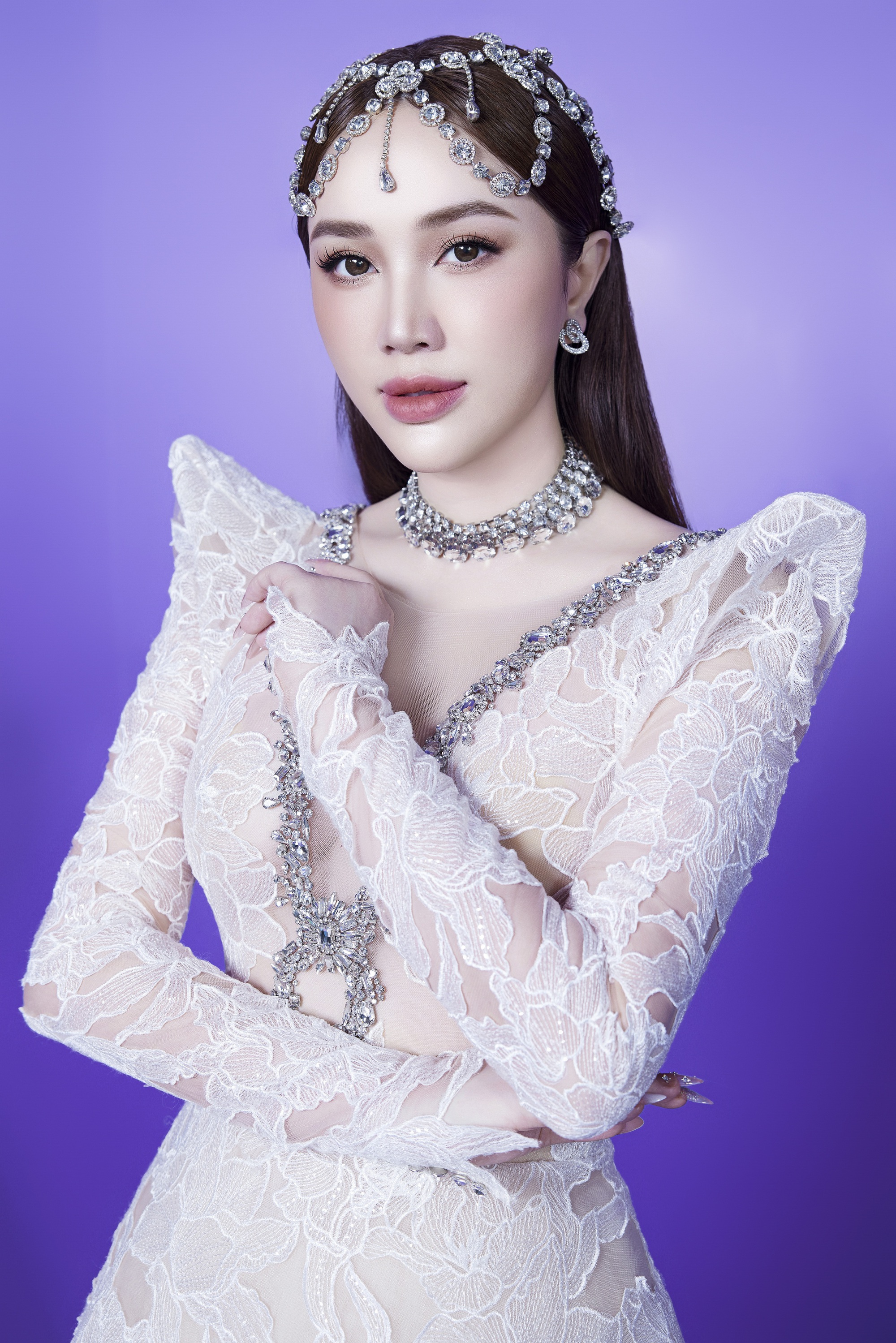 Chị đẹp Thu Phương tái xuất lộng lẫy, khoe giọng cao vút với bản hit &quot;Trăng dưới chân mình&quot;- Ảnh 6.