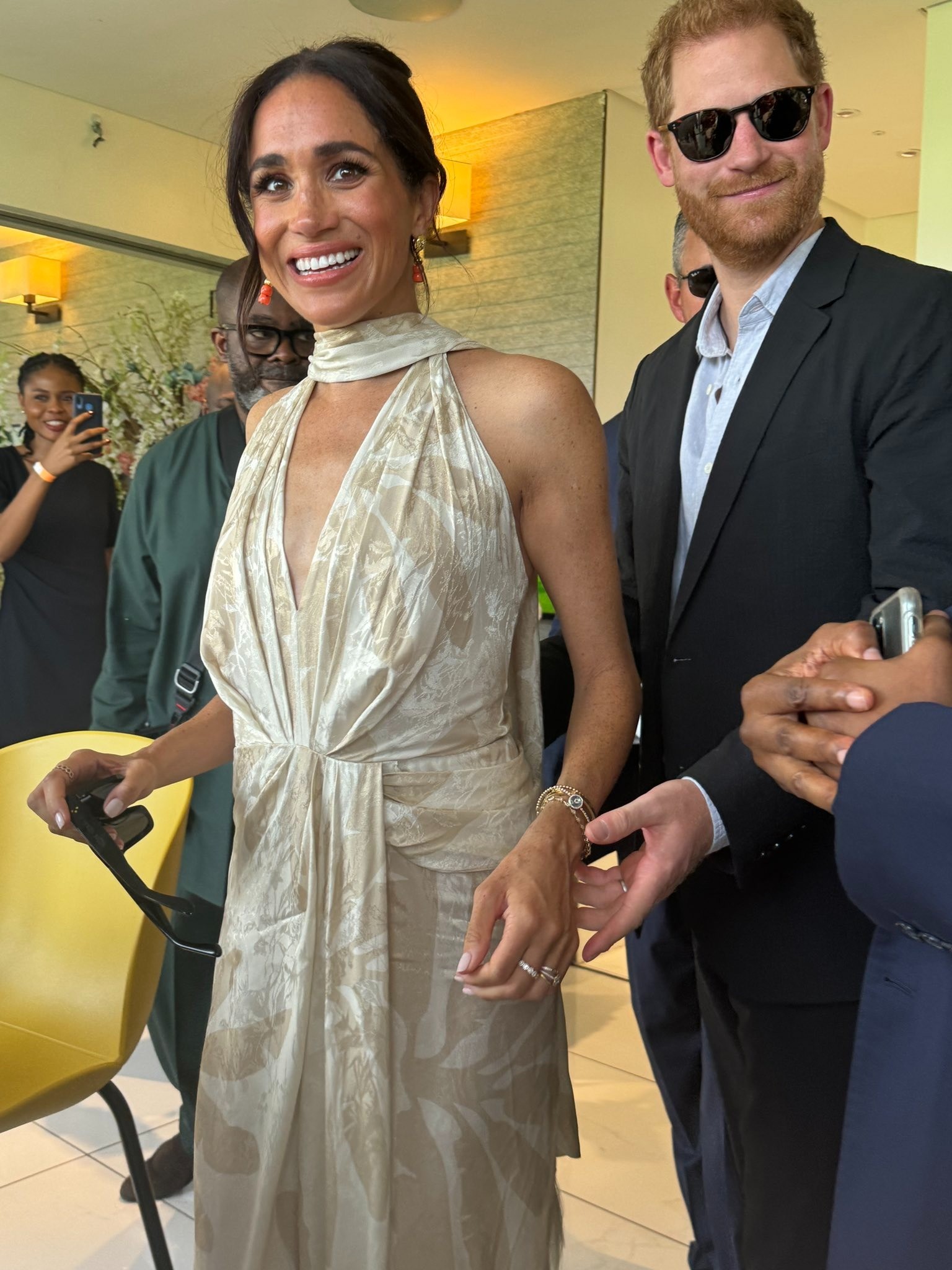 Meghan Markle chuộng mặc hở - Ảnh 9.