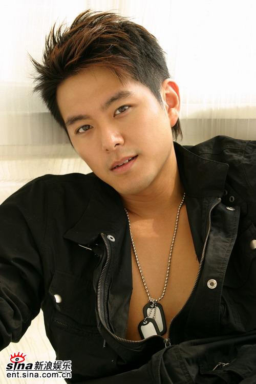 Sao nam "số hưởng nhất showbiz" U50 vẫn trẻ đẹp bất ngờ, vừa tiêu tan sự nghiệp liền sở hữu 34.000 tỷ - Ảnh 2. Sao nam "số hưởng nhất showbiz" U50 vẫn trẻ đẹp bất ngờ, vừa tiêu tan sự nghiệp liền sở hữu 34.000 tỷ - Ảnh 2.