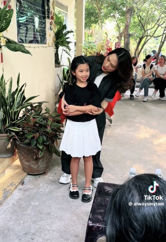 Phía Mỹ Tâm phản hồi thông tin nhận nuôi con gái cố diễn viên Mai Phương - Ảnh 2.