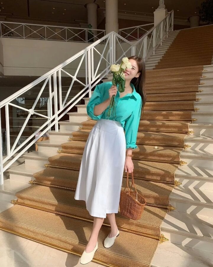 Những kiểu mặc giải nhiệt khi đi làm ngày nắng nóng - Ảnh 2.