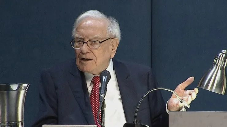 Lời khuyên mới nhất của Warren Buffett năm 2024: Cuộc họp 4 tiếng tóm gọn lại trong 2 lời khuyên từ cực “thấm”, xứng danh nhà đầu tư huyền thoại nhất thế kỷ - Ảnh 1.