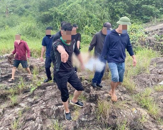 Tìm thấy thi thể nữ sinh 12 tuổi sau hai ngày ngã xuống nước mất tích - Ảnh 2. Tìm thấy thi thể nữ sinh 12 tuổi sau hai ngày ngã xuống nước mất tích - Ảnh 2.