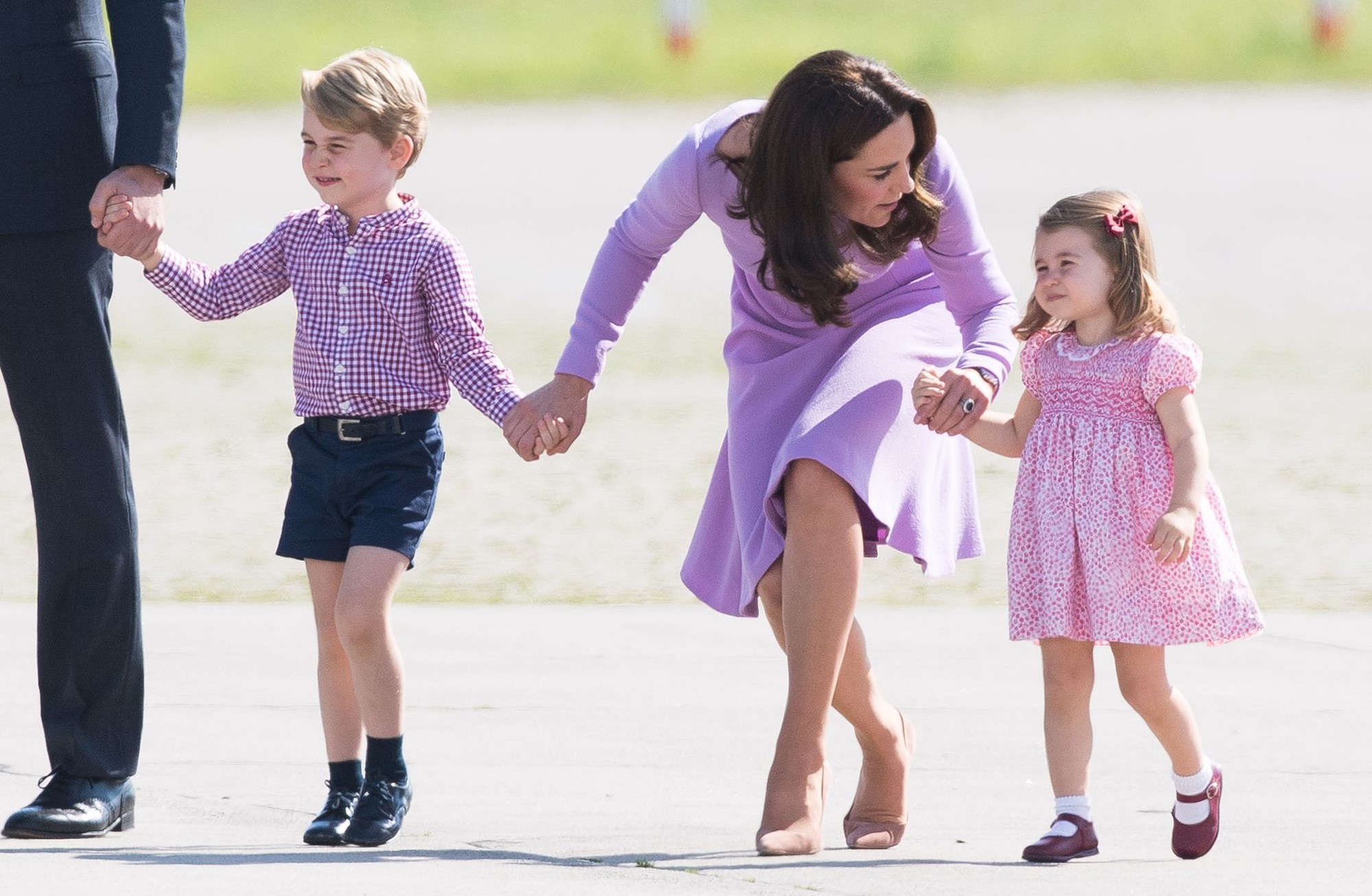 Người hâm mộ nhận ra một hành động tinh tế được cả Meghan và Harry &quot;sao chép&quot; từ Vương phi Kate- Ảnh 3.