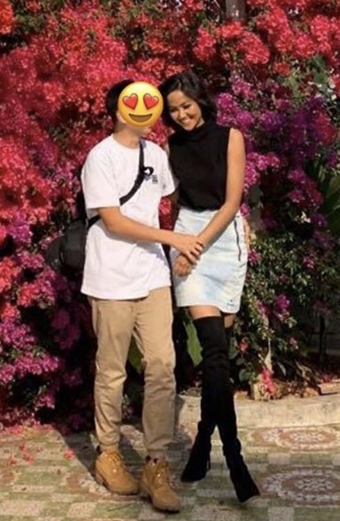 Bạn trai nhiếp ảnh để lộ "hint" sắp kết hôn với Hoa hậu H'Hen Niê - Ảnh 13. Bạn trai nhiếp ảnh để lộ "hint" sắp kết hôn với Hoa hậu H'Hen Niê - Ảnh 13.