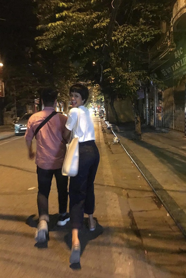 Bạn trai nhiếp ảnh để lộ "hint" sắp kết hôn với Hoa hậu H'Hen Niê - Ảnh 18. Bạn trai nhiếp ảnh để lộ "hint" sắp kết hôn với Hoa hậu H'Hen Niê - Ảnh 18.