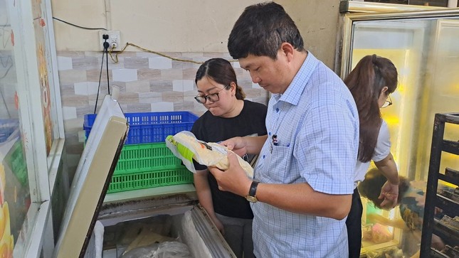Thông tin mới vụ ngộ độc thực phẩm hơn 50 người ở Bình Thuận - Ảnh 1.