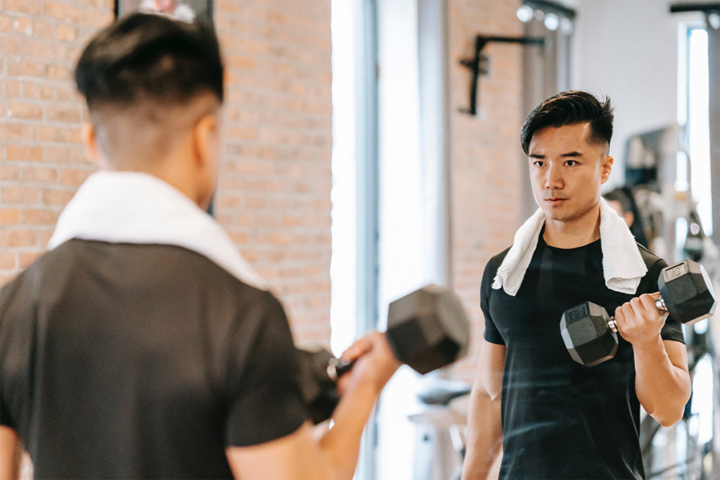 Nhân viên ngân hàng kỳ cựu tiết lộ 4 đặc điểm “nhận dạng” người giàu, nhìn là biết chủ thẻ đen: 42% có sở thích vô cùng bất ngờ này- Ảnh 1. Nhân viên ngân hàng kỳ cựu tiết lộ 4 đặc điểm “nhận dạng” người giàu, nhìn là biết chủ thẻ đen: 42% có sở thích vô cùng bất ngờ này- Ảnh 1.