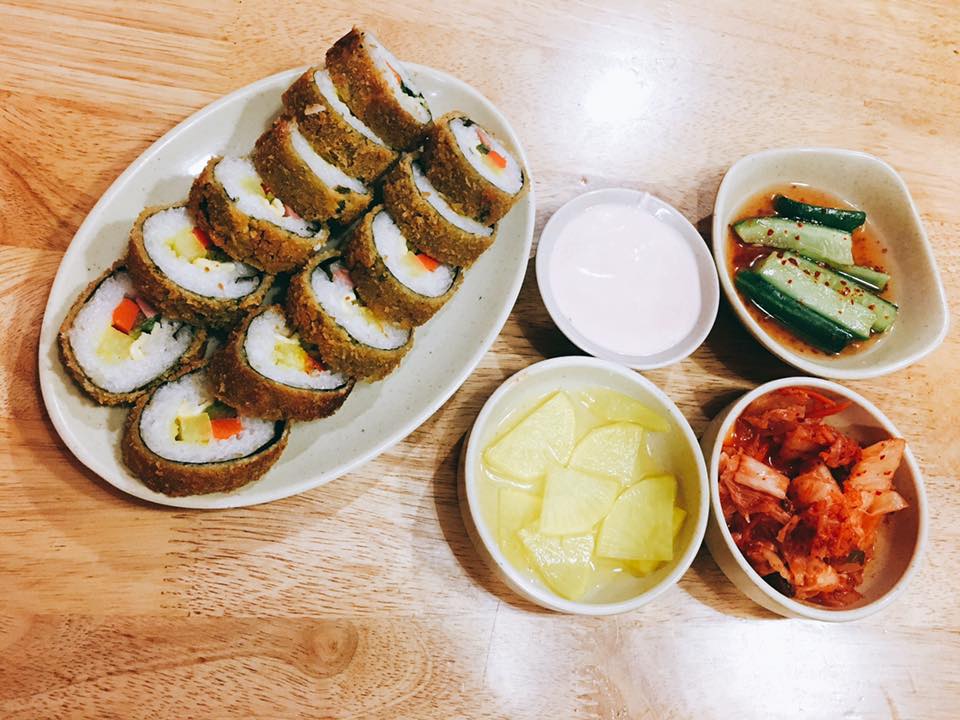 Sushi, cơm cuộn vừa ngon vừa tiện nhưng ăn vào mùa hè càng cần chú ý 3 điều quan trọng để tránh ngộ độc- Ảnh 1.