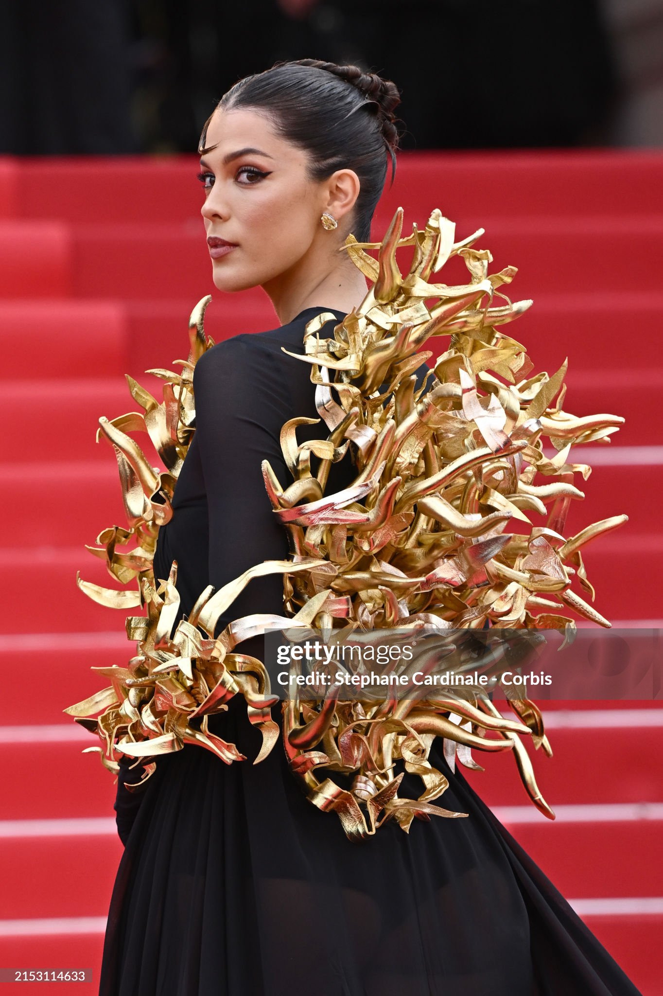 Thảm đỏ Cannes ngày 2: Búp bê Anya Taylor-Joy đẹp vô thực so kè Đường Yên - Quan Hiểu Đồng, Chris Hemsworth đưa cả gia đình đến dự - Ảnh 26.