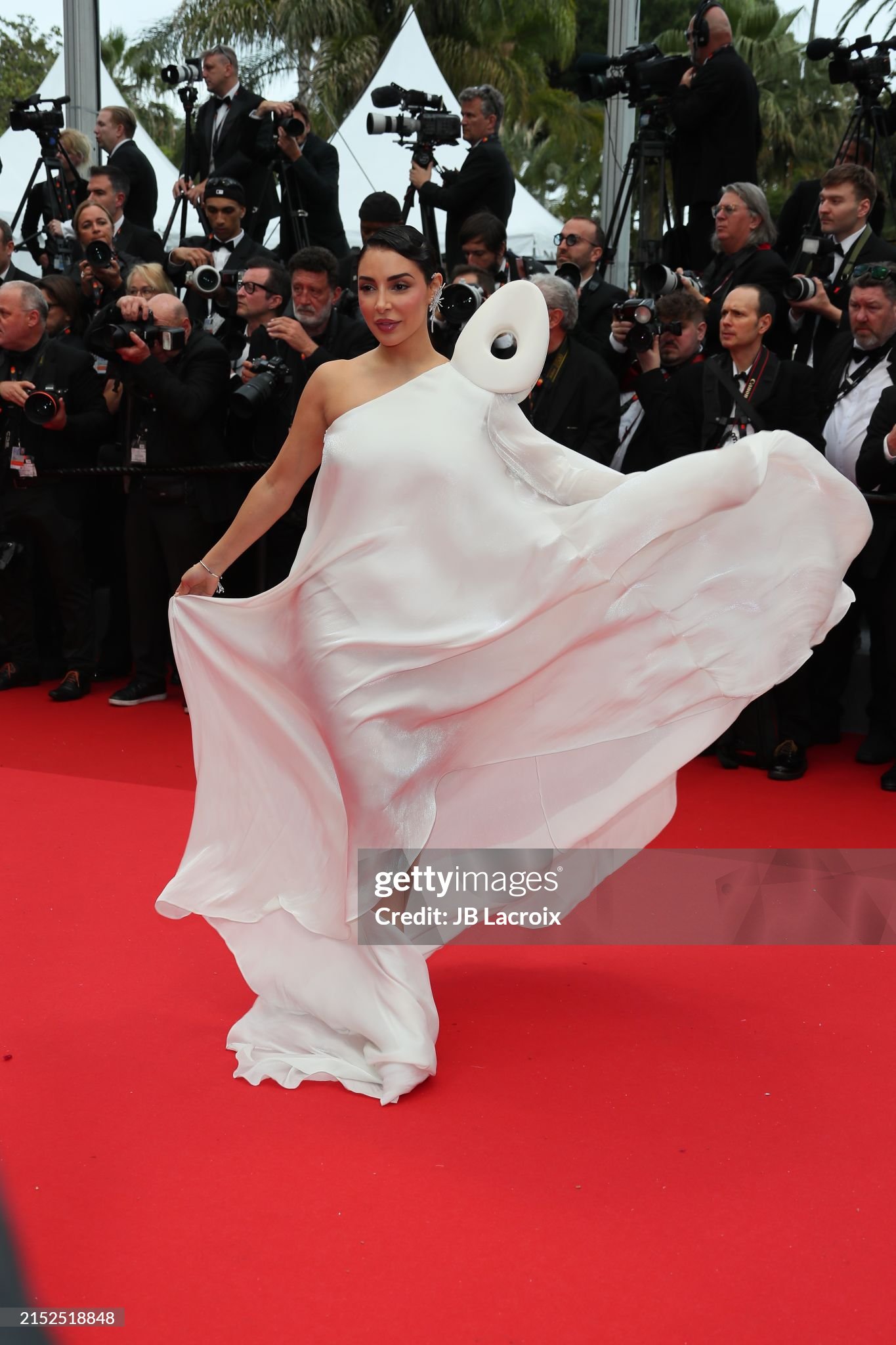 Thảm đỏ Cannes ngày 2: Búp bê Anya Taylor-Joy đẹp vô thực so kè Đường Yên - Quan Hiểu Đồng, Chris Hemsworth đưa cả gia đình đến dự - Ảnh 31.