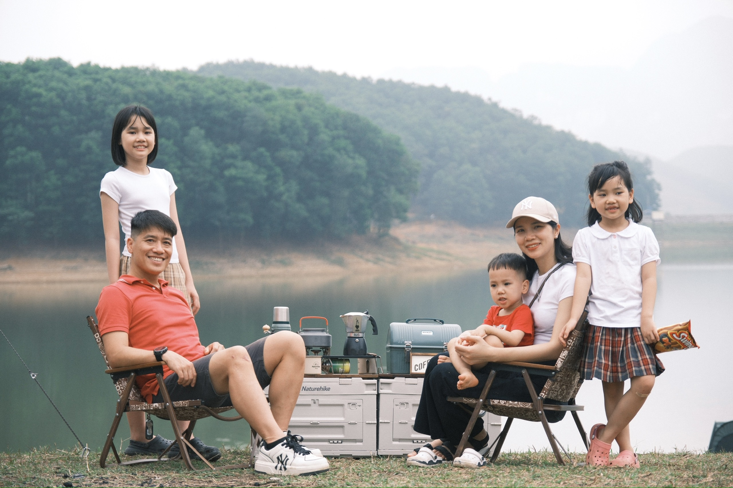 Cùng em bé thưởng thức bữa cơm mùa hè trong chuyến picnic, vừa ăn vừa nghe chim hót, suối chảy róc rách, &quot;chill&quot; kì lạ - Ảnh 4.