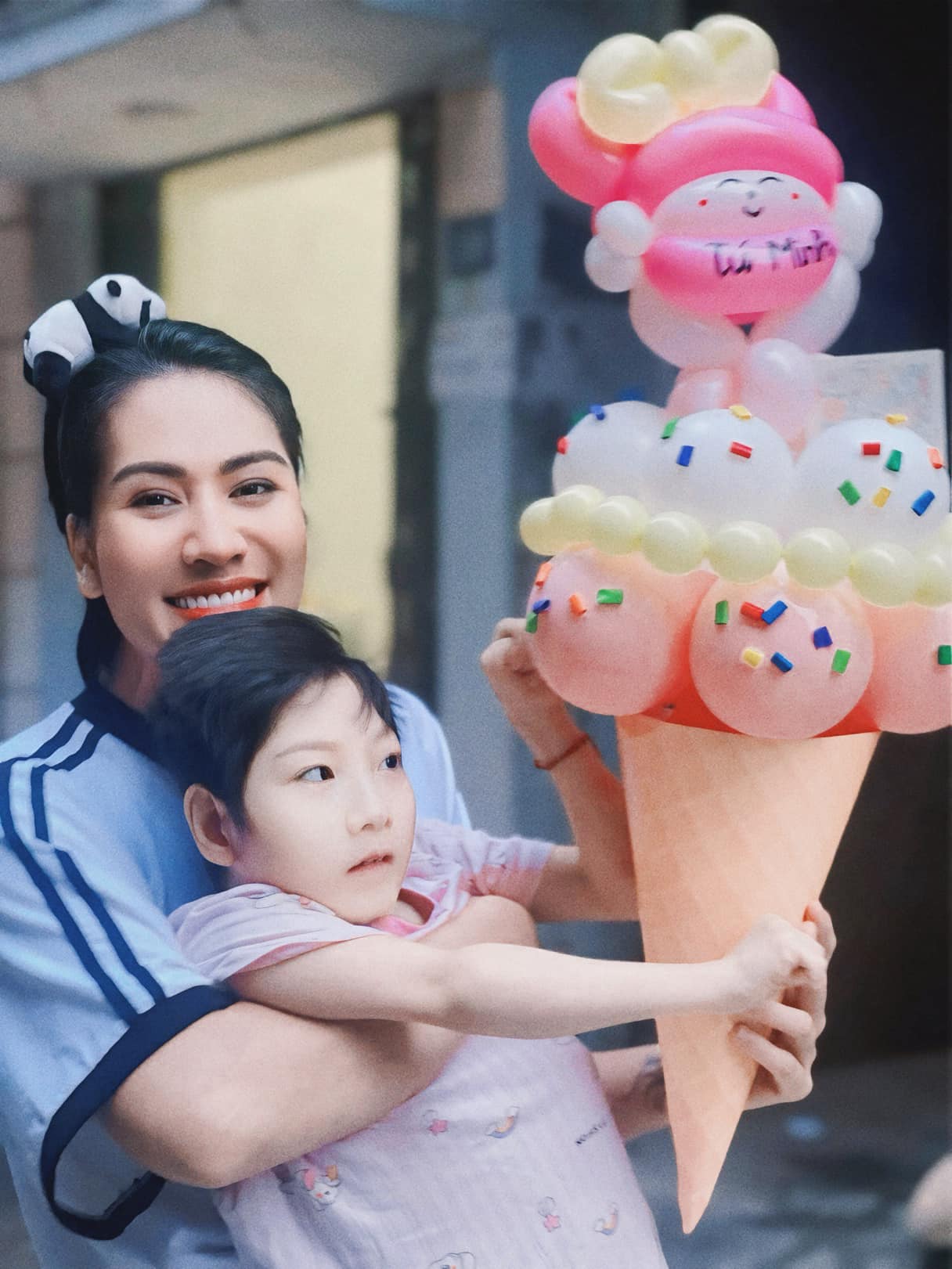 Diễn viên Việt làm mẹ đơn thân, 14 năm nuôi con bại não: Cuộc đời thăng trầm, biến cố vẫn luôn lạc quan- Ảnh 6.