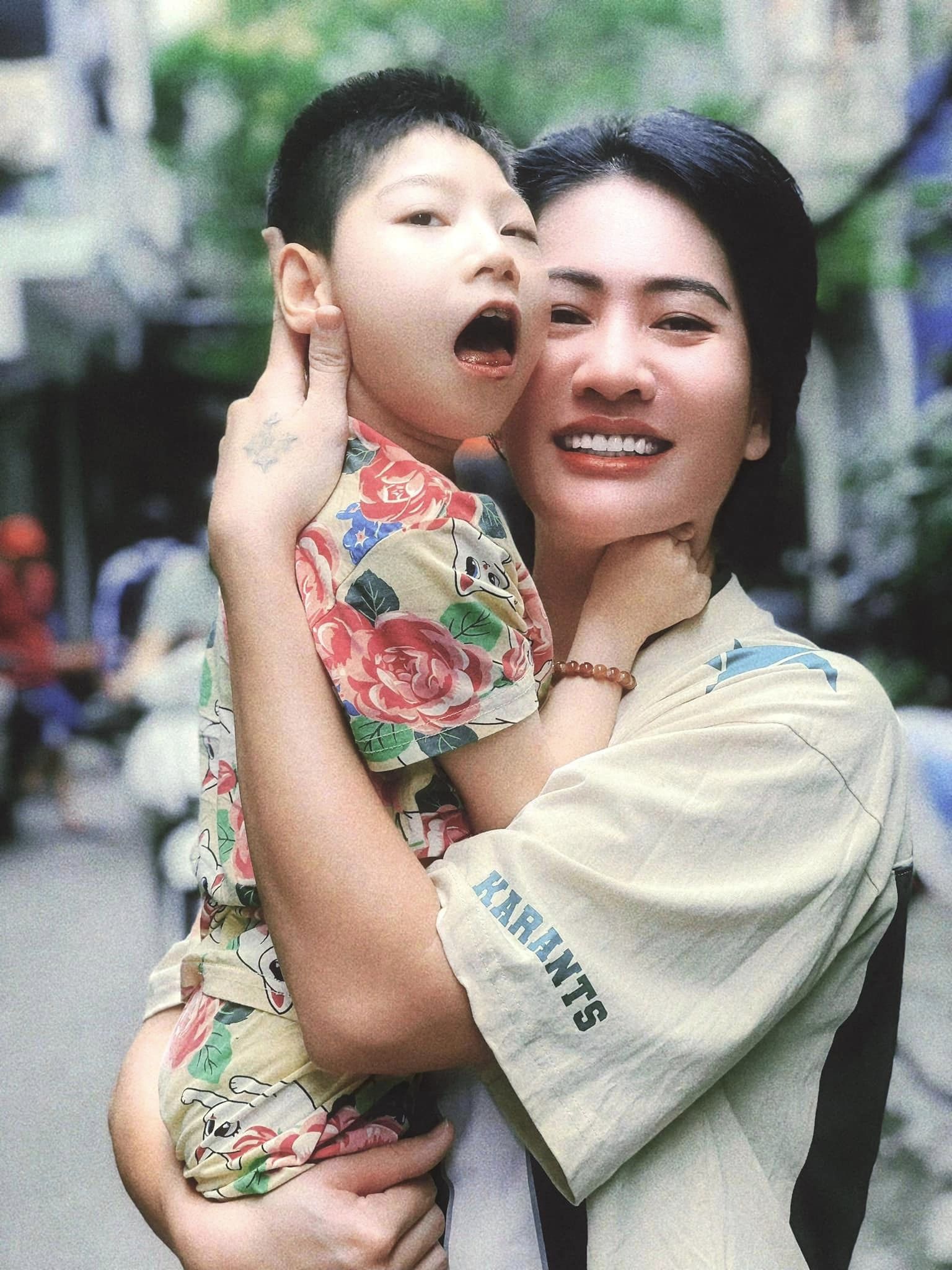 Diễn viên Việt làm mẹ đơn thân, 14 năm nuôi con bại não: Cuộc đời thăng trầm, biến cố vẫn luôn lạc quan- Ảnh 9.