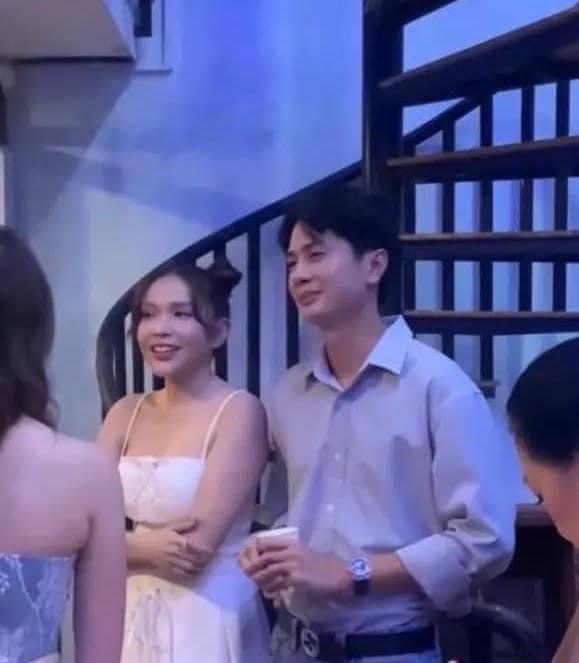 Hậu bị t&oacute;m du lịch chung v&agrave; d&ugrave;ng đồ đ&ocirc;i với Huỳnh Phương, Khả Như c&oacute; ngay 1 thay đổi lạ - Ảnh 9.