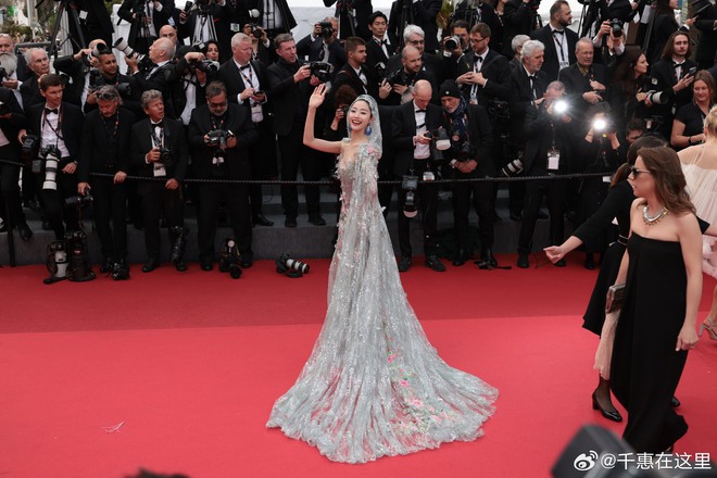 Dàn sao lố lăng của Cbiz ở Cannes: Bị hắt hủi đến bẽ mặt giữa thảm đỏ! - Ảnh 15.
