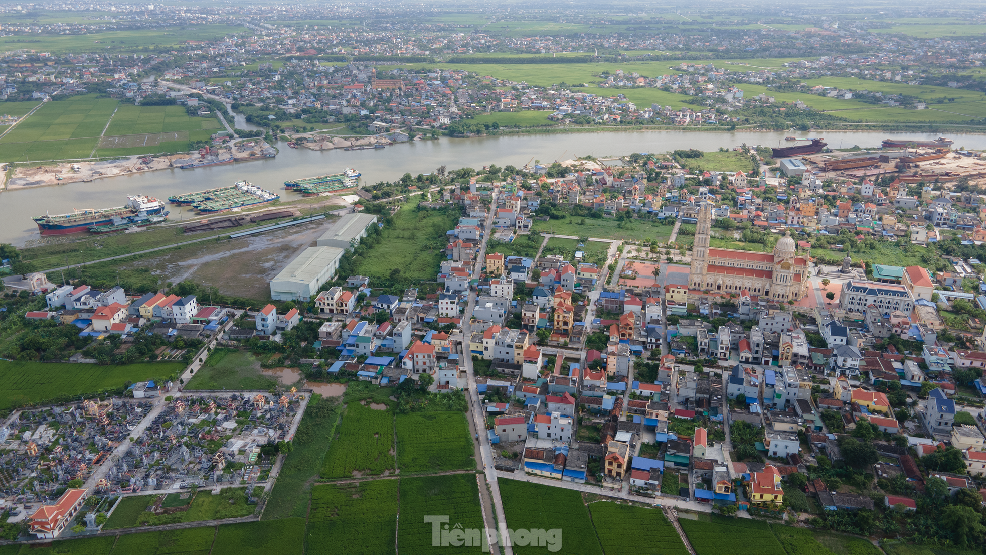 Ngôi làng tỷ phú nức tiếng tại Nam Định: Toàn dinh thự, lâu đài và tàu trăm tỷ xuôi ngược khắp muôn nơi - Ảnh 11.