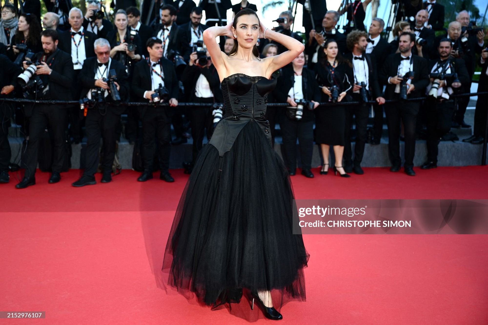 Thảm đỏ Cannes ngày 5: Selena Gomez mặc an toàn khác xa màn nhá hàng bốc lửa, Đồng Lệ Á tạo dáng lầy lội bên Bành Vu Yến - Ảnh 25.