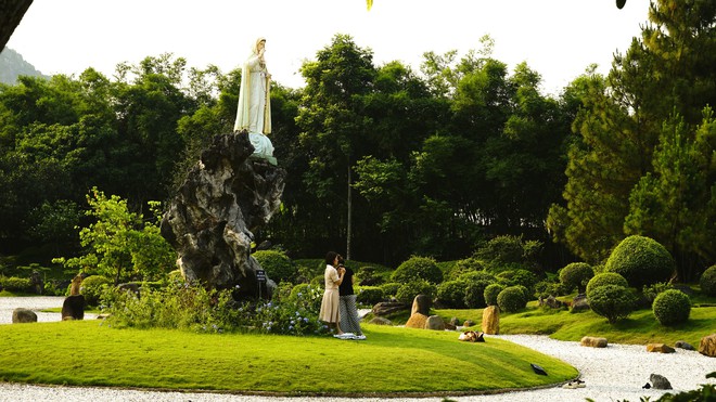 Clip cận cảnh &quot;khu vườn địa đàng&quot; ở Ninh Bình đang hot rần rần, đẹp lung linh như trong những thước phim - Ảnh 12.