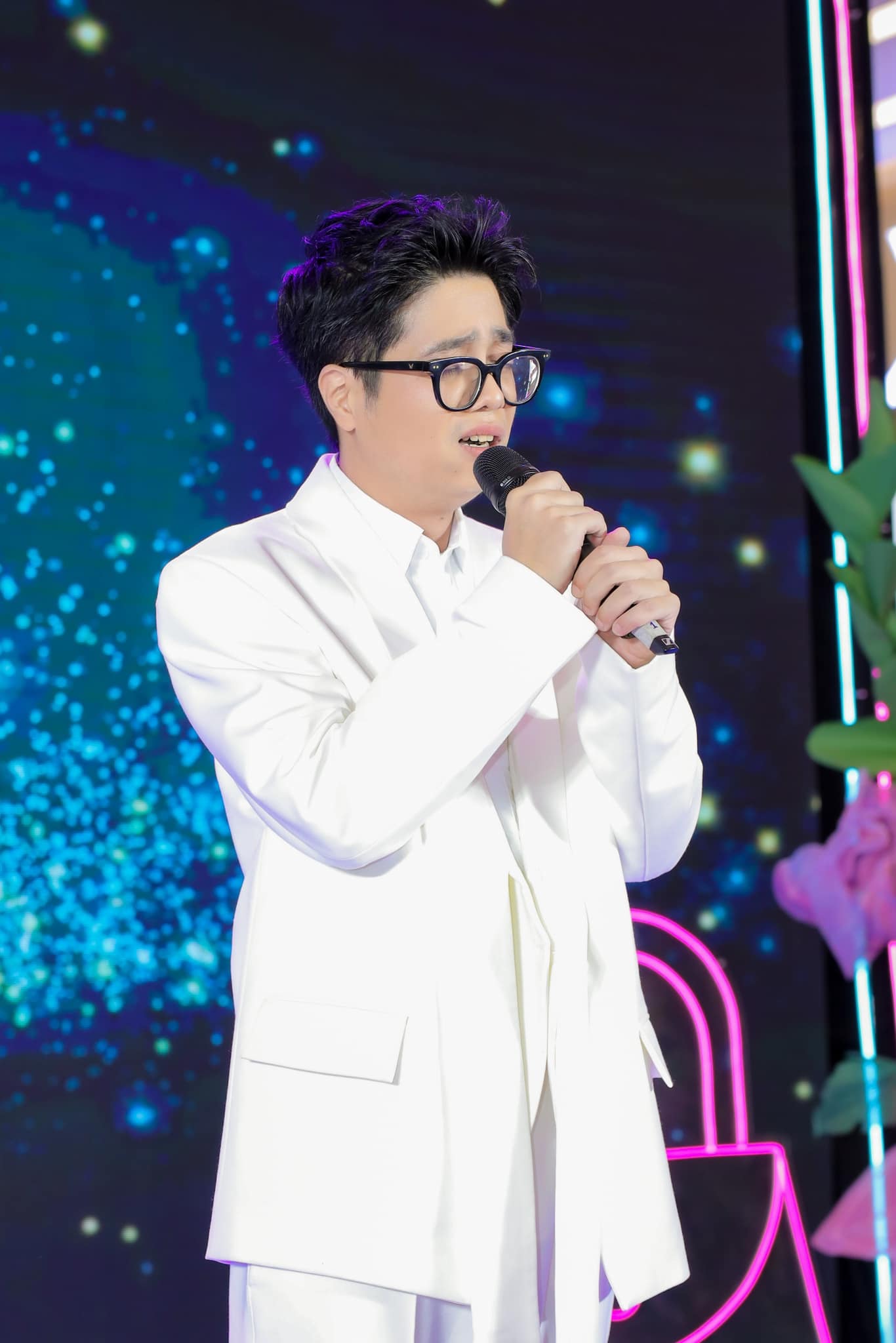 Bùi Anh Tuấn dạo này: Trở lại sau thời gian "ở ẩn", vì sao fan phải gửi lời cảm ơn Lý Hải?- Ảnh 5. Bùi Anh Tuấn dạo này: Trở lại sau thời gian "ở ẩn", vì sao fan phải gửi lời cảm ơn Lý Hải?- Ảnh 5.