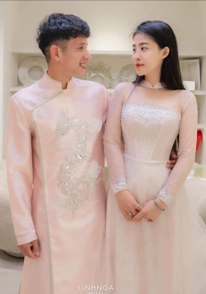 Hé lộ ngày cưới của Duy &quot;Pinky&quot;: Chàng cầu thủ năm nào được gọi &quot;Duy ơi, bán son cho chị&quot; nay đã là chồng người ta - Ảnh 1.