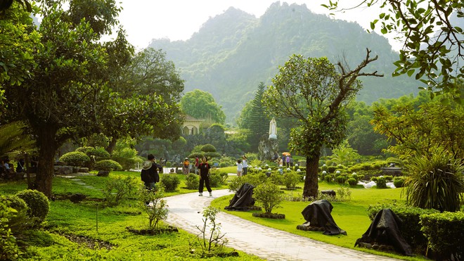 Clip cận cảnh &quot;khu vườn địa đàng&quot; ở Ninh Bình đang hot rần rần, đẹp lung linh như trong những thước phim - Ảnh 10.