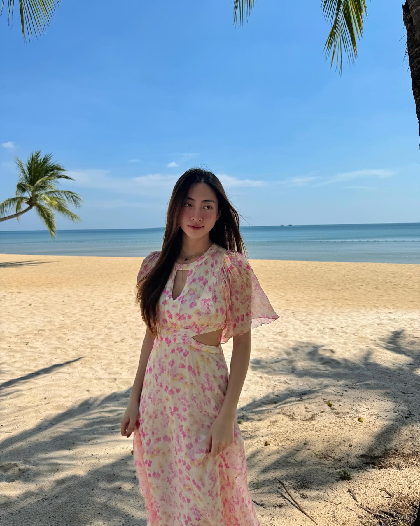10 cách mặc váy maxi đi biển tham khảo từ các mỹ nhân Việt - Ảnh 2.