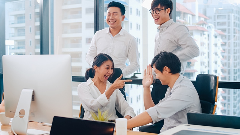 6 chủ đề buôn chuyện chốn văn phòng có thể hủy hoại tiền đồ, dù tin đồng nghiệp đến đâu cũng đừng nói ra! - Ảnh 1. 6 chủ đề buôn chuyện chốn văn phòng có thể hủy hoại tiền đồ, dù tin đồng nghiệp đến đâu cũng đừng nói ra! - Ảnh 1.