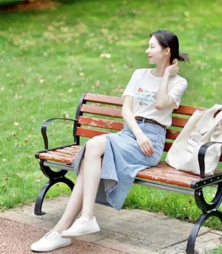 Diện ngay những trang phục giúp bạn giảm tuổi tác trong mùa hè này - Ảnh 2.