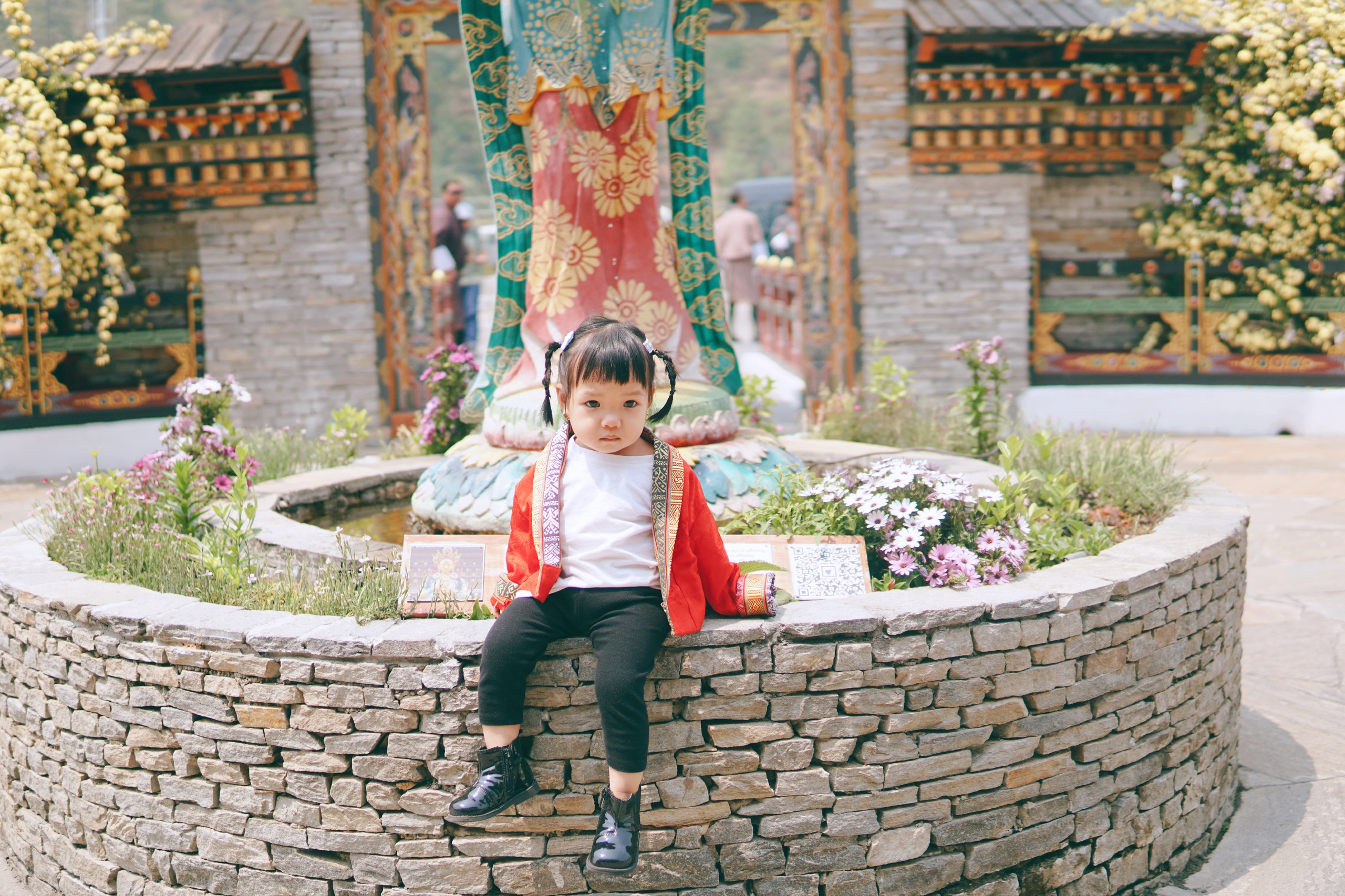 Trải nghiệm đầu đời đáng nhớ ở xứ sở hạnh phúc Bhutan của em bé 19 tháng tuổi, ngắm ảnh ngỡ như một giấc mơ - Ảnh 7.