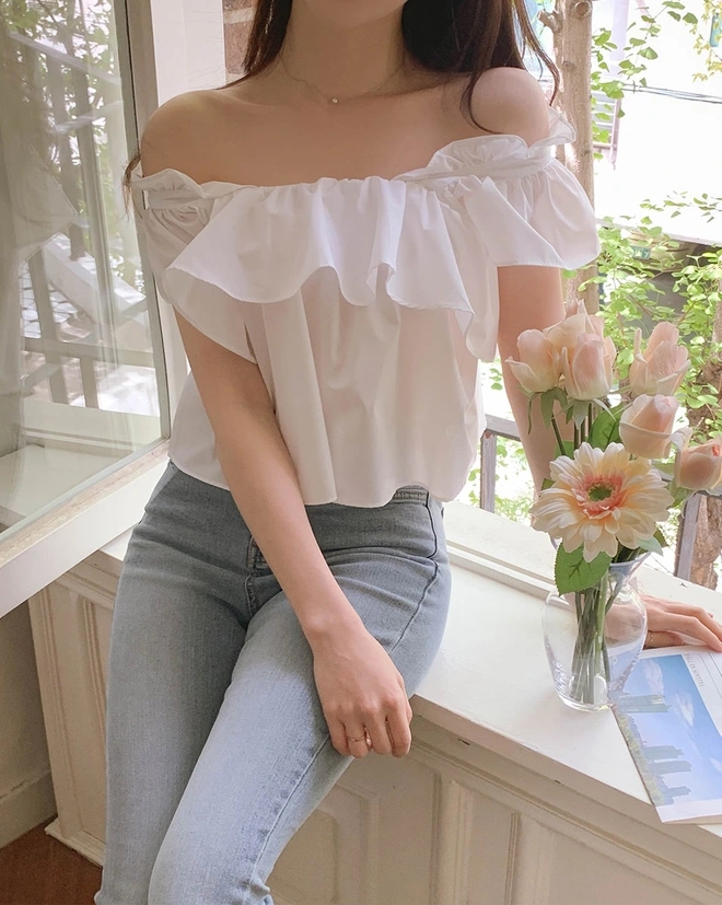 Mix đồ cùng áo trễ vai - hot trend của mùa hè này - Ảnh 2.