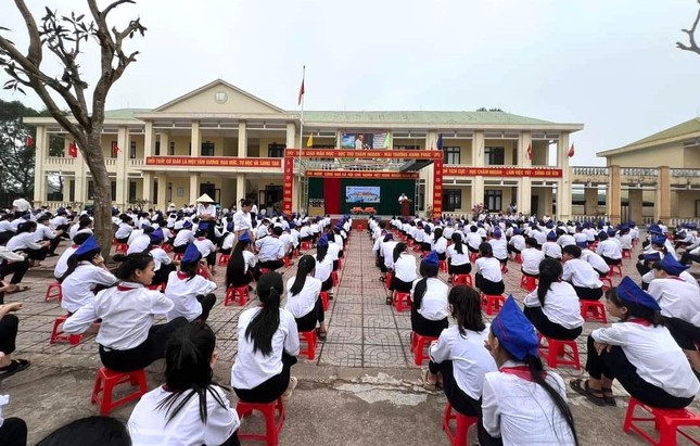 Giáo viên khuyên học sinh không thi lớp 10 để 'đỡ tốn tiền ôn thi' cho phụ huynh - Ảnh 1. Giáo viên khuyên học sinh không thi lớp 10 để 'đỡ tốn tiền ôn thi' cho phụ huynh - Ảnh 1.
