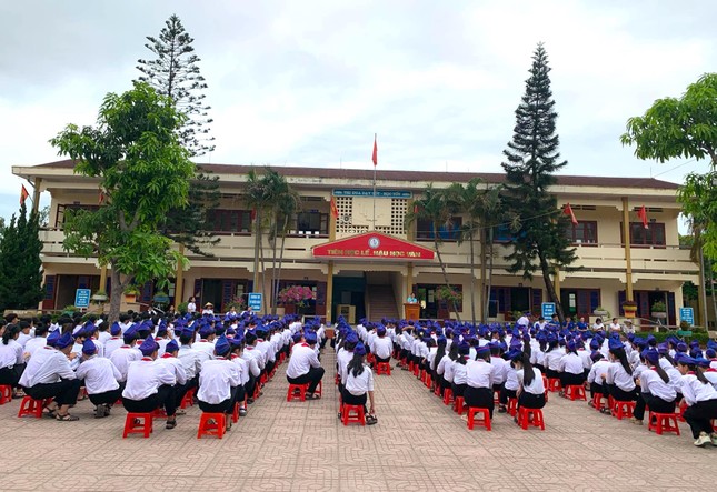 Giáo viên khuyên học sinh không thi lớp 10 để 'đỡ tốn tiền ôn thi' cho phụ huynh - Ảnh 2. Giáo viên khuyên học sinh không thi lớp 10 để 'đỡ tốn tiền ôn thi' cho phụ huynh - Ảnh 2.