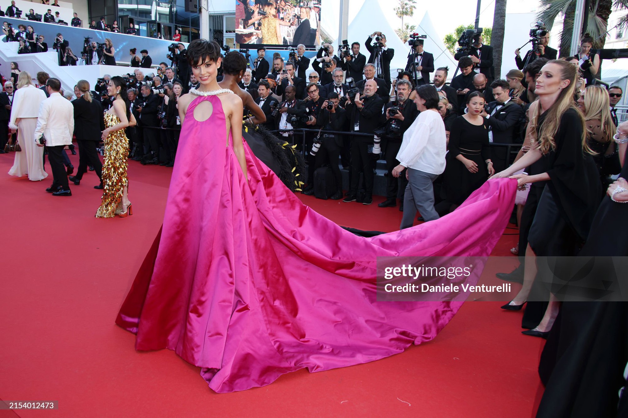 Thảm đỏ Cannes ngày 8: Thiên thần Victorias Secret đại chiến, phô visual và sắc vóc khét lẹt! - Ảnh 26.