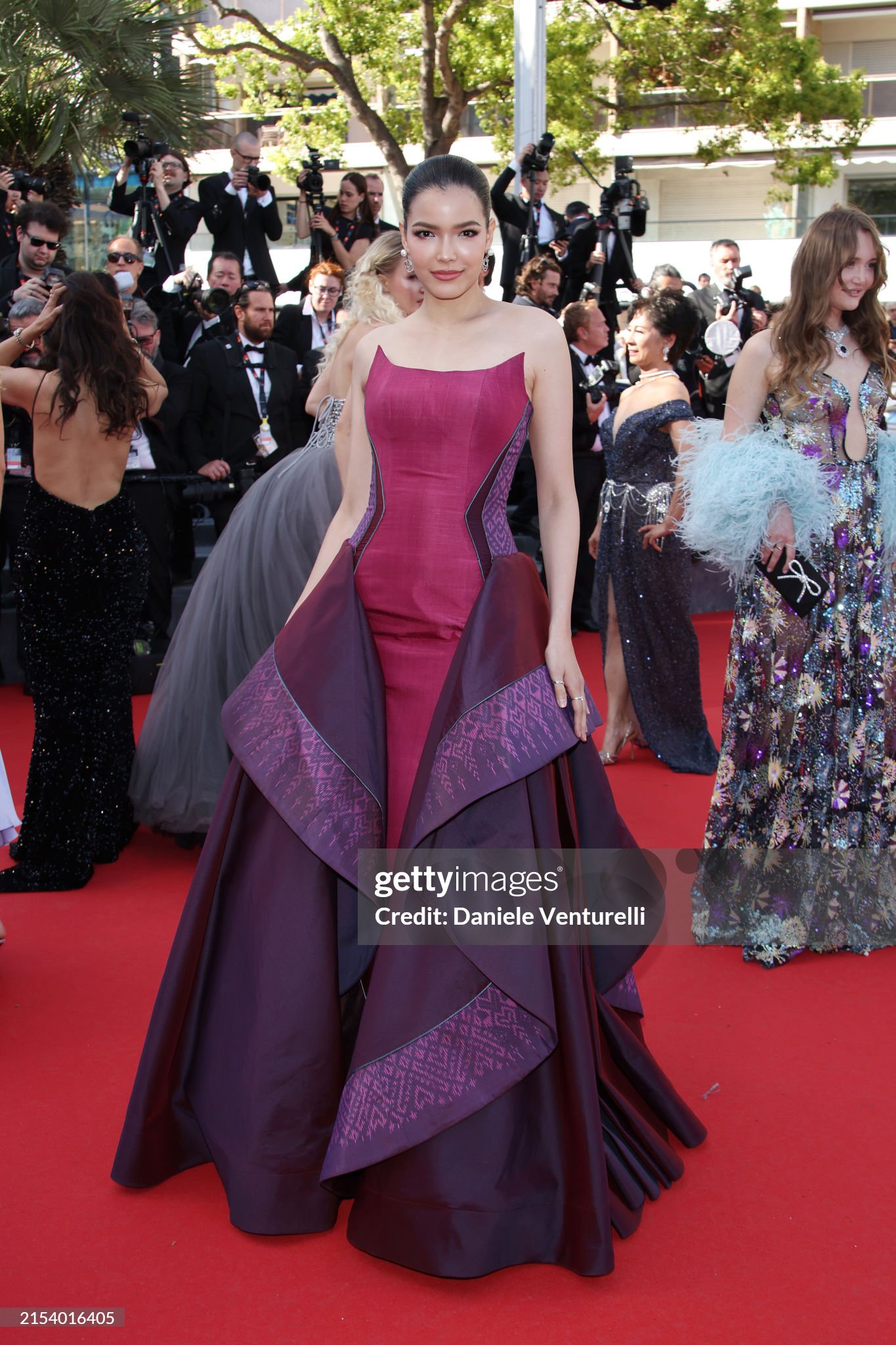 Thảm đỏ Cannes ngày 8: Thiên thần Victorias Secret đại chiến, phô visual và sắc vóc khét lẹt! - Ảnh 22.