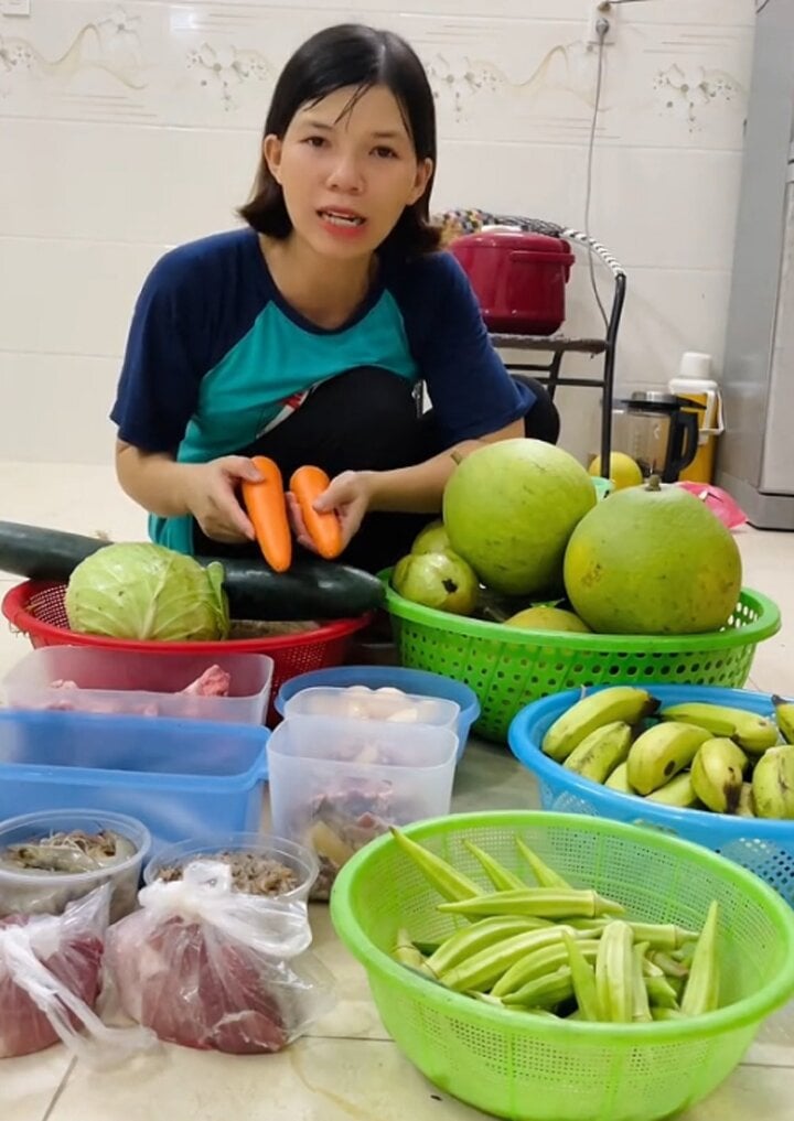Người phụ nữ gây sốt với bí quyết mua đồ ăn cả tuần cho 4 người hết 495.000 đồng - Ảnh 1.
