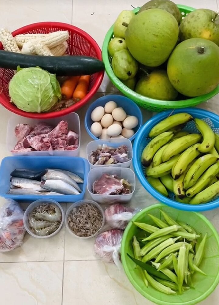 Người phụ nữ gây sốt với bí quyết mua đồ ăn cả tuần cho 4 người hết 495.000 đồng - Ảnh 2.