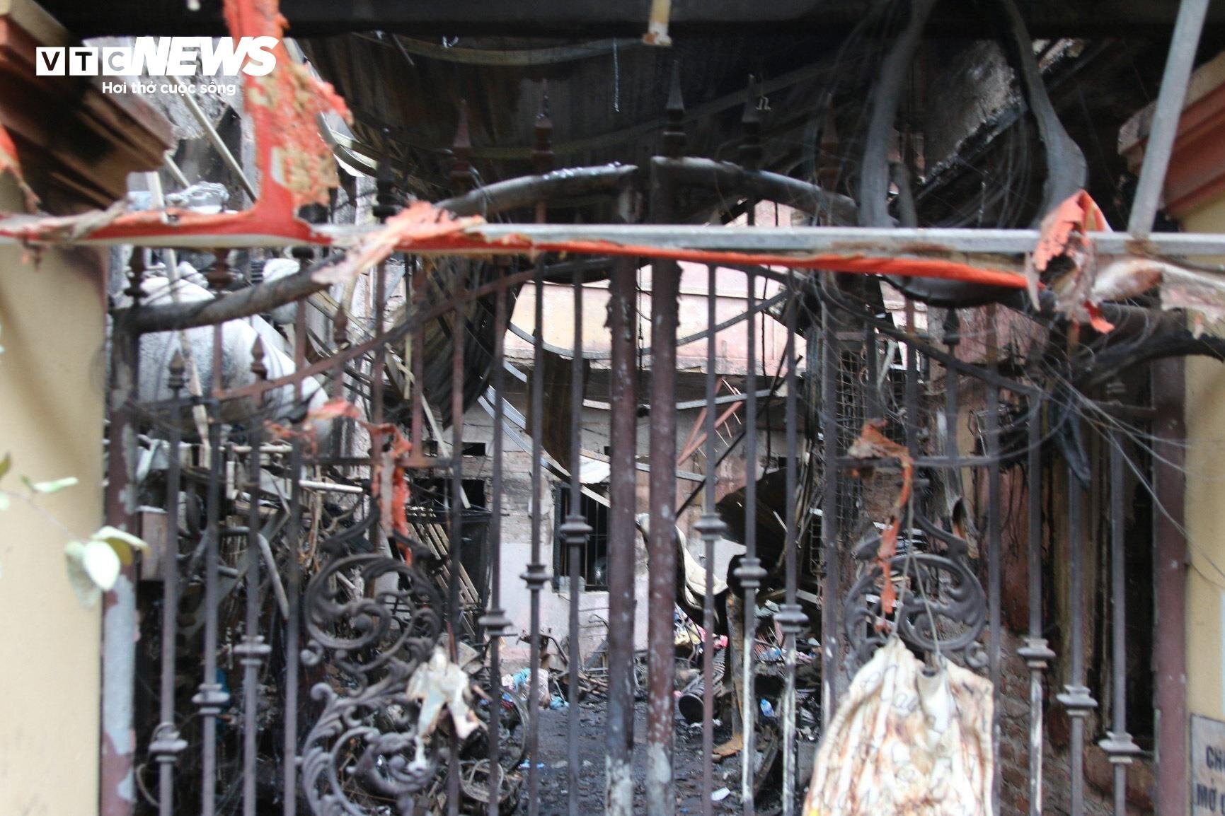 Tan hoang hiện trường vụ cháy nhà trọ Trung Kính khiến 14 người thiệt mạng - Ảnh 6.