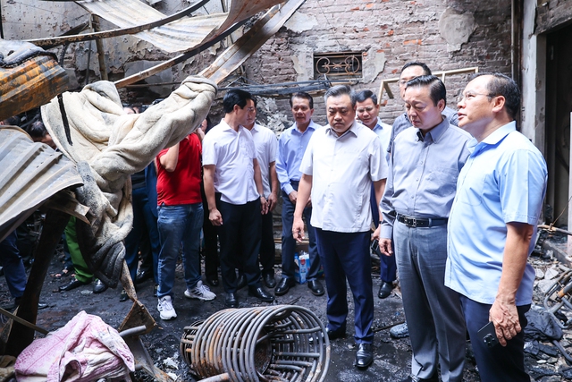 Phó Thủ tướng yêu cầu nhanh chóng điều tra nguyên nhân vụ cháy nhà trọ ở Hà Nội khiến 14 người tử vong- Ảnh 1.