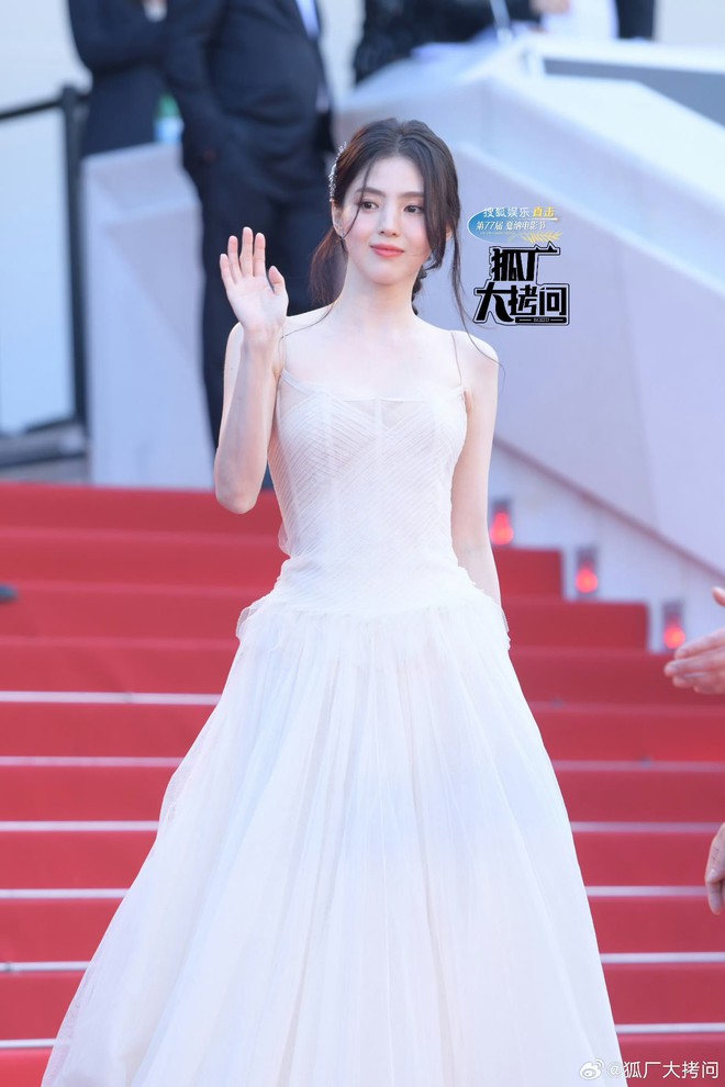 Vừa trở về từ Cannes, Han So Hee bị Suzy “hớt tay trên” vì scandal tình tay ba - Ảnh 4.