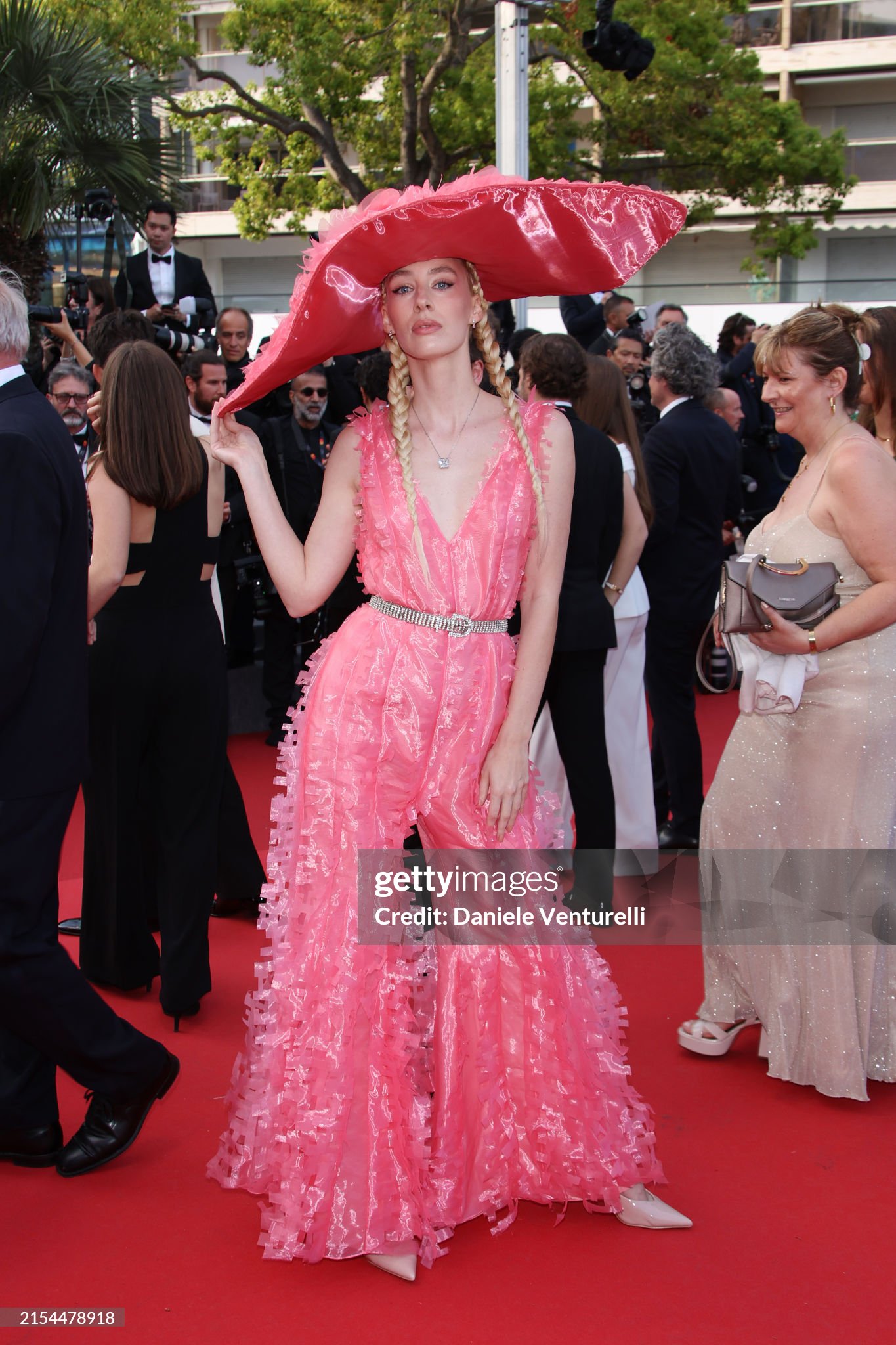 Thảm đỏ Cannes ngày 11: Bình An - Phương Nga lần đầu đổ bộ, siêu mẫu Coco Rocha - Á hậu Hoàn vũ cực slay - Ảnh 22.