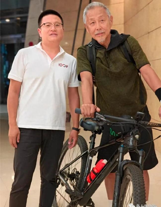 Tài tử &quot;Khánh Dư Niên&quot; Trần Đạo Minh: Sáng làm chủ tịch, chiều về đạp xe ăn cơm hộp, 42 năm chung tình với duy nhất 1 người phụ nữ - Ảnh 6.