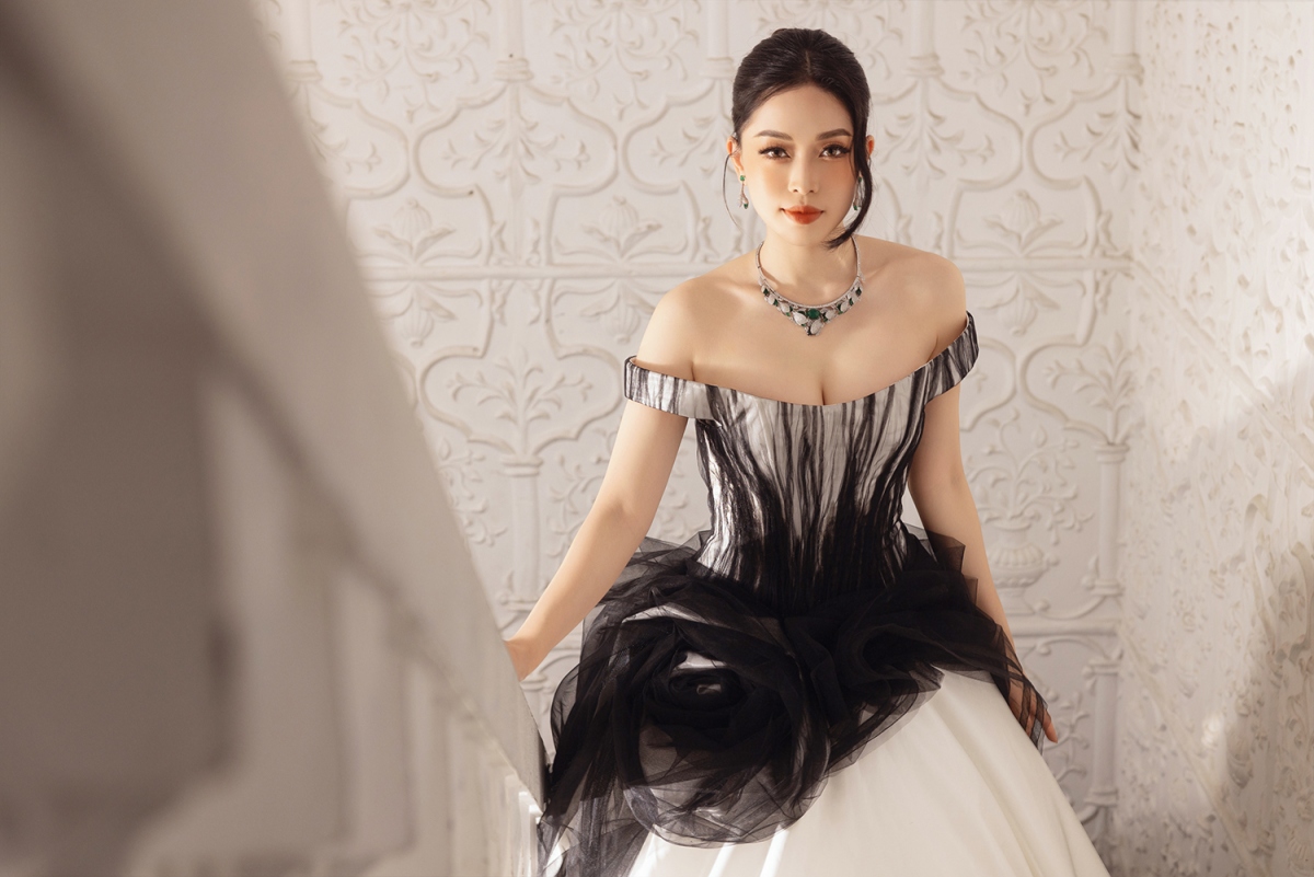Cận cảnh bộ váy lấy cảm hứng từ thư pháp Việt của Á hậu Phương Nga tại Cannes - Ảnh 7.