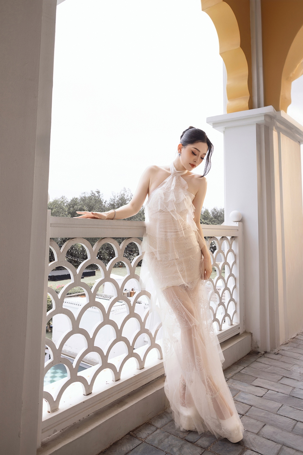 Cận cảnh bộ váy lấy cảm hứng từ thư pháp Việt của Á hậu Phương Nga tại Cannes - Ảnh 11.