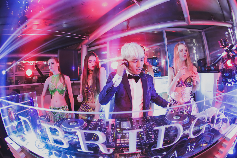 Seungri mở tiệc Giáng Sinh mại dâm: GD sốc vì em út như Đại gia Gatsby, dắt gái với bè lũ Burning Sun rồi nói dối từ thiện - Ảnh 2.