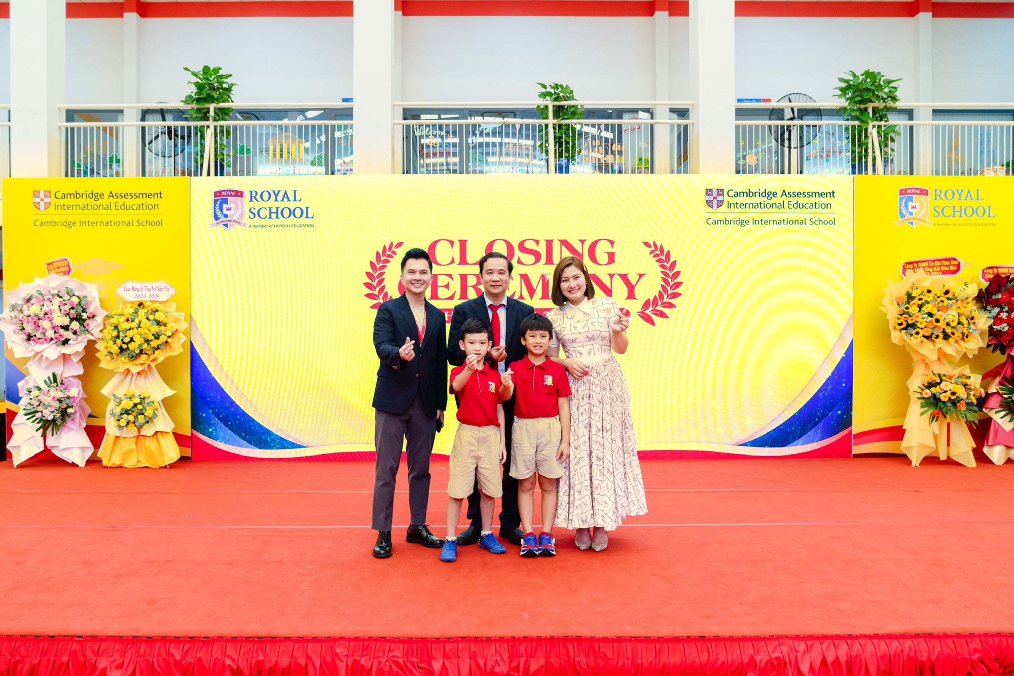 Nhóc tì nhà Ngọc Lan, Nam Cường nhận thưởng lớn trong lễ tổng kết tại trường song ngữ - Ảnh 2. Nhóc tì nhà Ngọc Lan, Nam Cường nhận thưởng lớn trong lễ tổng kết tại trường song ngữ - Ảnh 2.