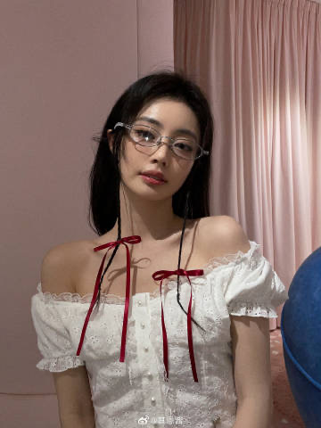 Hot girl Trung Quốc gây lú vì khoảnh khắc giống Jennie đến giật mình, visual ngoài đời ra sao?- Ảnh 4.