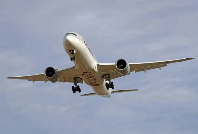 Máy bay Qatar Airways gặp nhiễu động, 12 người bị thương - Ảnh 1.