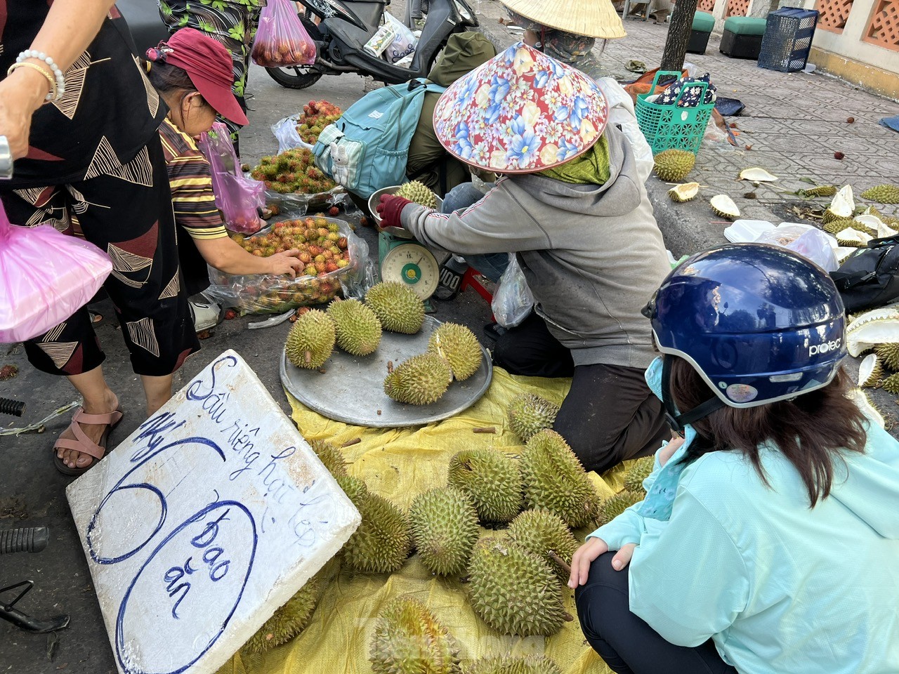 Loạn giá sầu riêng ở TPHCM- Ảnh 3.